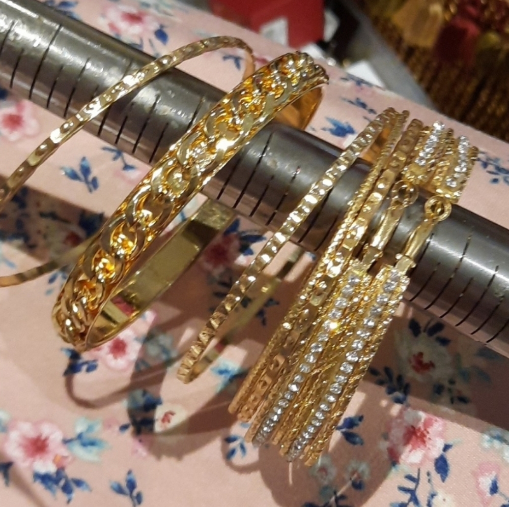 New WOMEN'S PLUS SIZE Lot O 5 Yellow Gold Bangles Bundle Huge J-LO HOOP EARRINGS